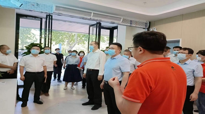 市民政局參觀調研頤信養(yǎng)老服務網點