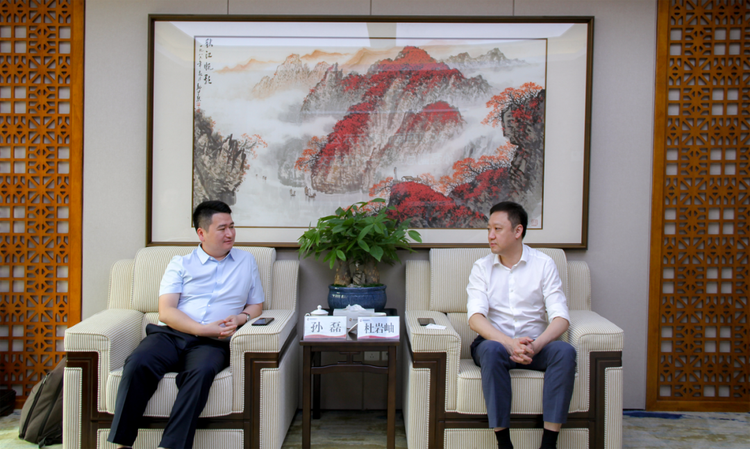 西安投資控股黨委書記、董事長杜巖岫會見西南證券江蘇分公司副總經(jīng)理一行