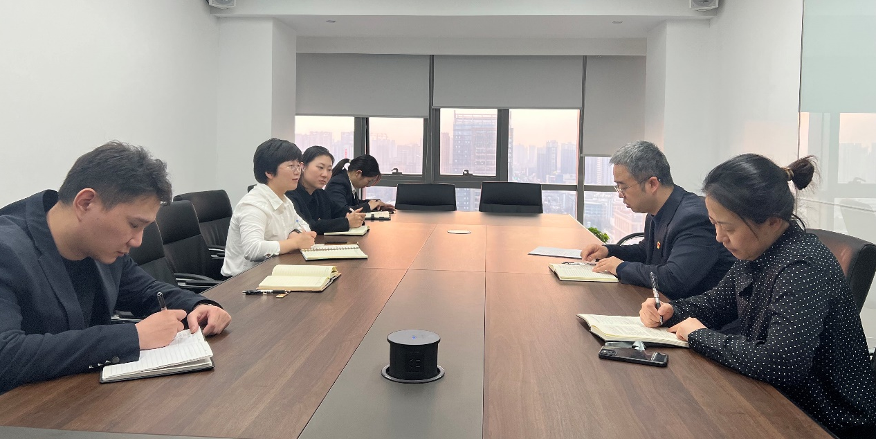 努力把準斗爭方向，堅定斗爭意志——法律事務中心召開會議傳達黨課精神