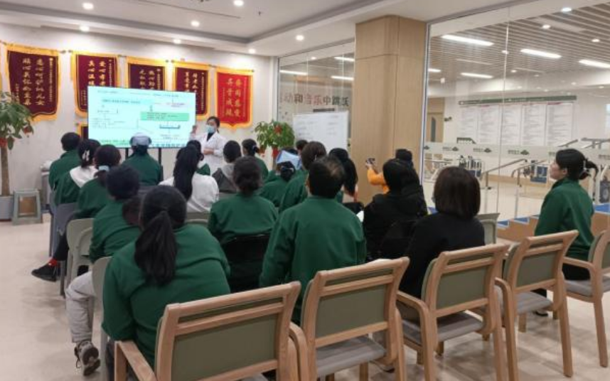 “救”在身邊！共筑服務(wù)安全——頤信養(yǎng)老舉辦急救技能培訓(xùn)