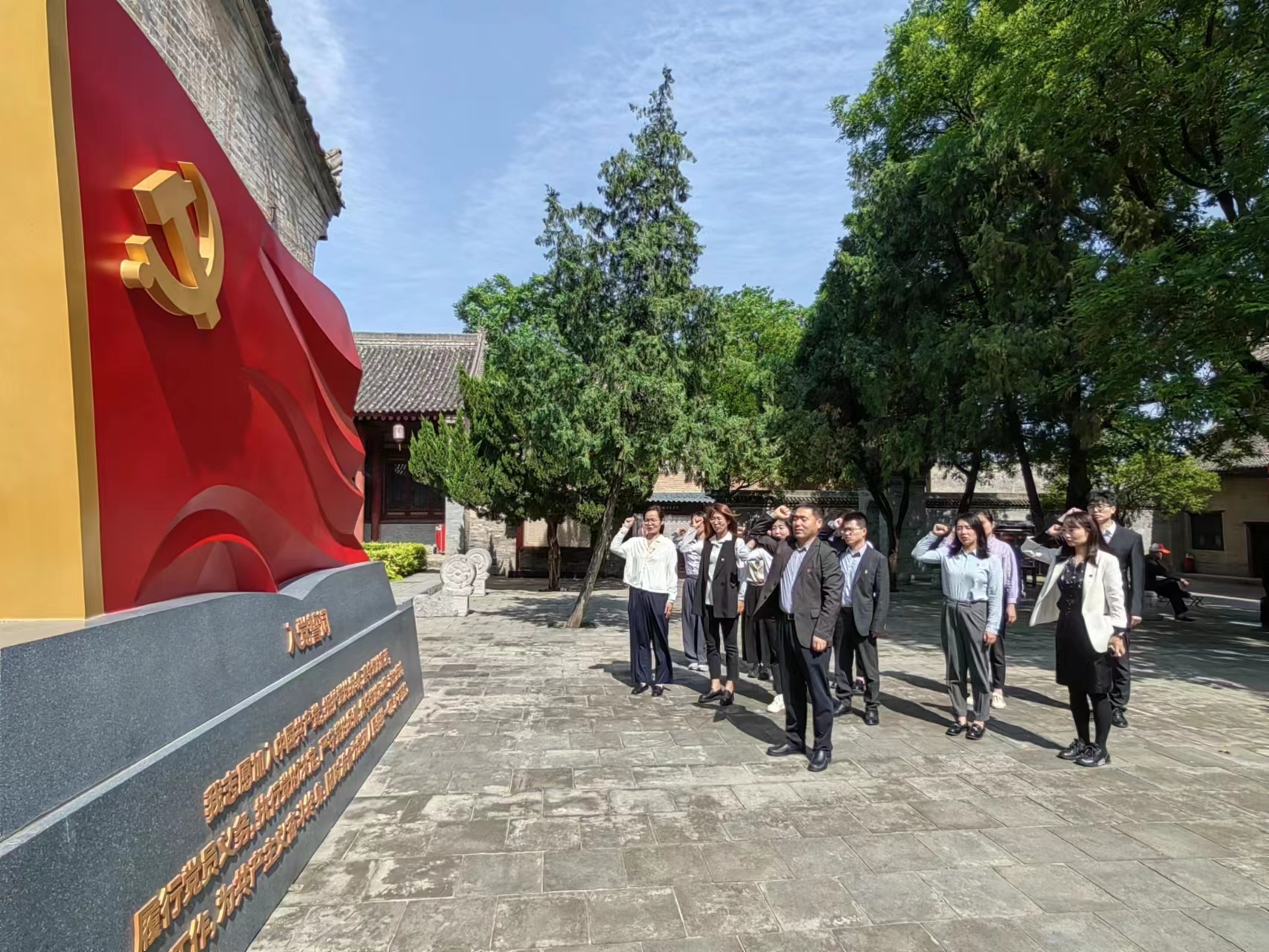 “重溫紅色歲月，弘揚革命精神” ——人力資源中心支部暨投資管理部黨支部主題聯(lián)合黨日活動